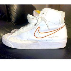 Nike Mid Blazer 77 First Use Womens Size 10